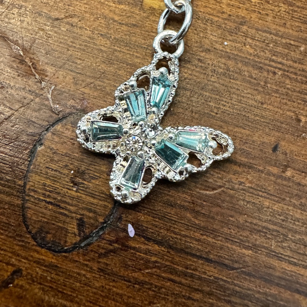 NWOT Rhinestone Butterfly Layered Necklace - Picture 8 of 8